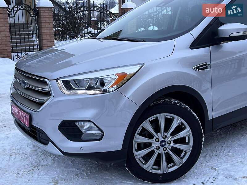 Позашляховик / Кросовер Ford Escape 2018 в Луцьку
