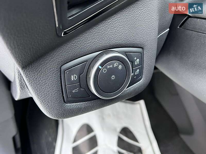 Позашляховик / Кросовер Ford Escape 2018 в Луцьку