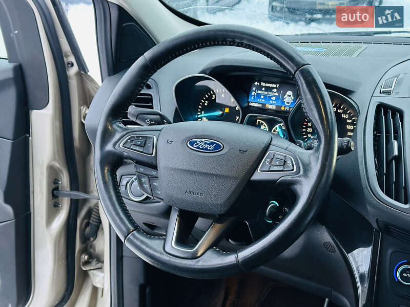 Внедорожник / Кроссовер Ford Escape 2017 в Харькове