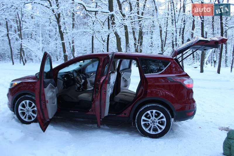 Внедорожник / Кроссовер Ford Escape 2016 в Чернигове