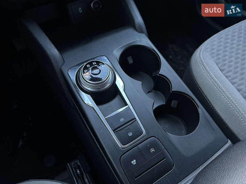 Внедорожник / Кроссовер Ford Escape 2019 в Львове