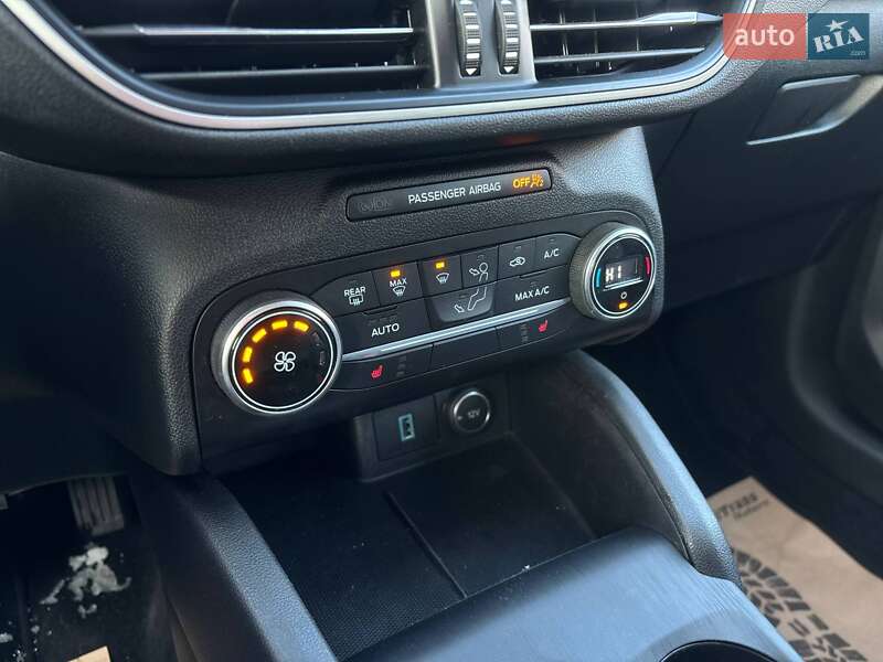 Позашляховик / Кросовер Ford Escape 2019 в Стрию