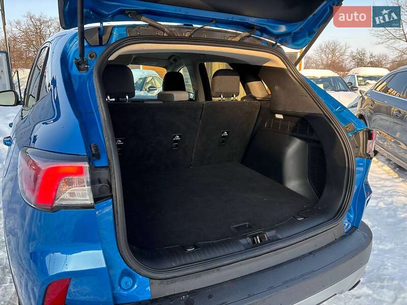 Позашляховик / Кросовер Ford Escape 2019 в Стрию