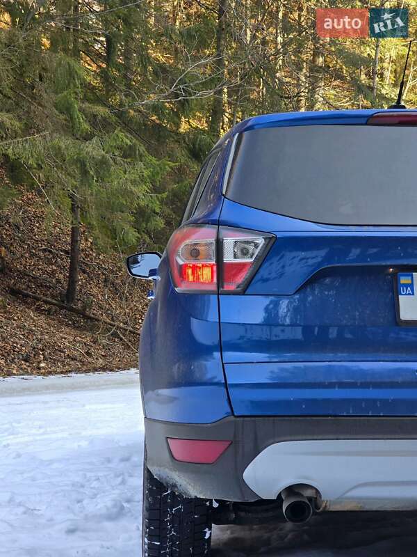 Внедорожник / Кроссовер Ford Escape 2016 в Черкассах