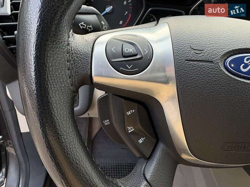 Внедорожник / Кроссовер Ford Escape 2015 в Николаеве