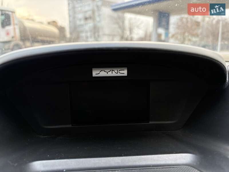 Внедорожник / Кроссовер Ford Escape 2015 в Николаеве