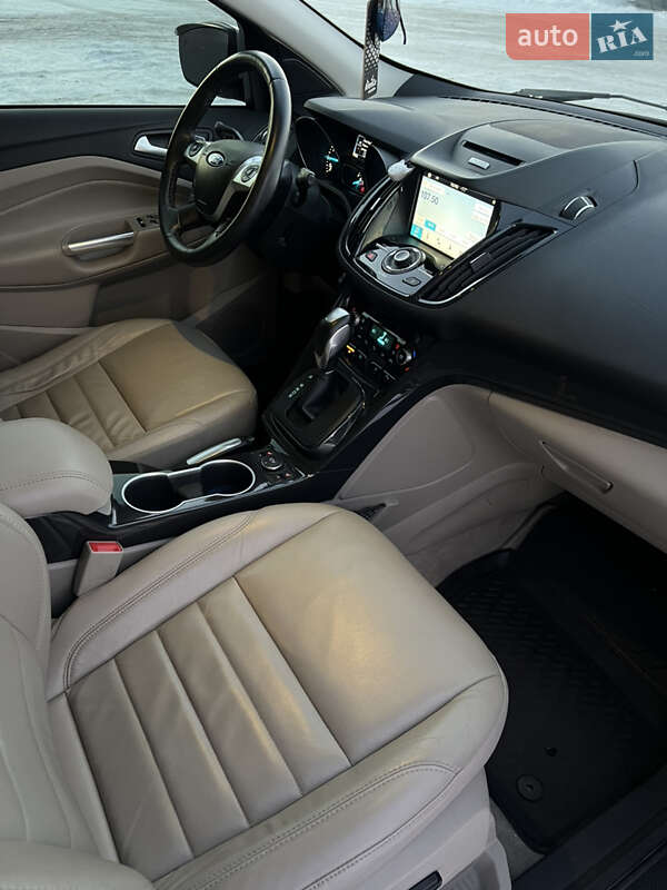 Внедорожник / Кроссовер Ford Escape 2016 в Сарнах