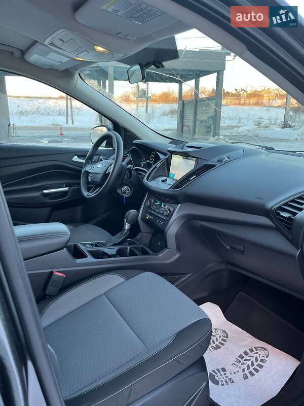 Внедорожник / Кроссовер Ford Escape 2017 в Львове