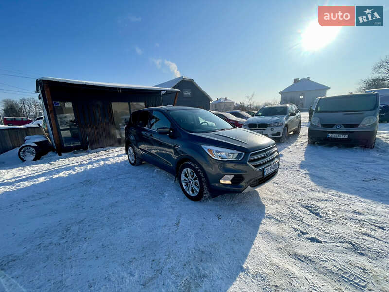 Позашляховик / Кросовер Ford Escape 2017 в Чернівцях