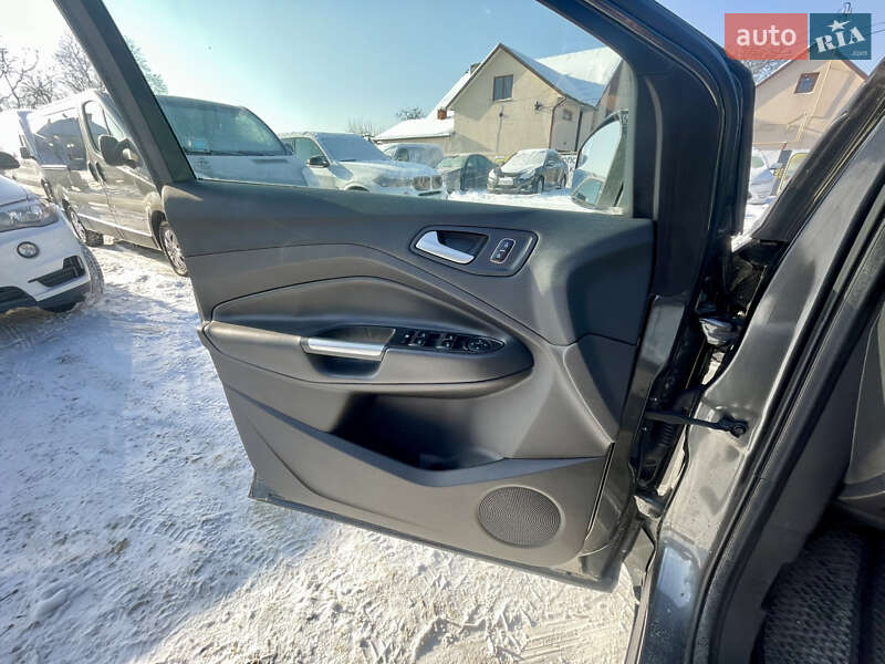 Позашляховик / Кросовер Ford Escape 2017 в Чернівцях