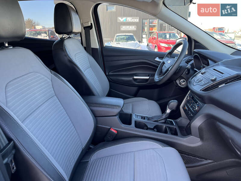 Позашляховик / Кросовер Ford Escape 2017 в Львові