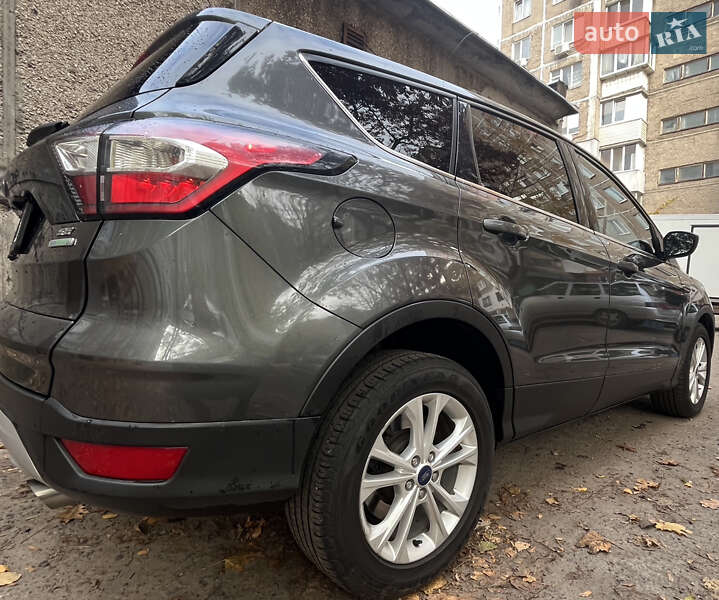 Внедорожник / Кроссовер Ford Escape 2016 в Черкассах