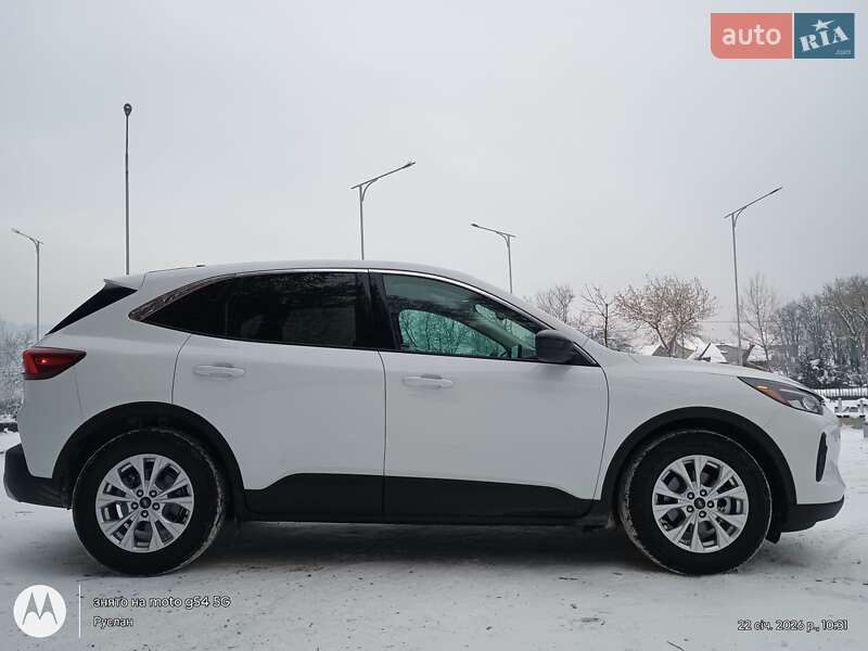 Внедорожник / Кроссовер Ford Escape 2023 в Хусте