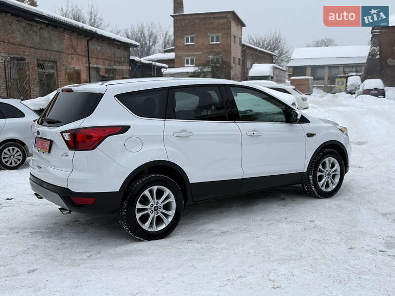 Внедорожник / Кроссовер Ford Escape 2019 в Дубно