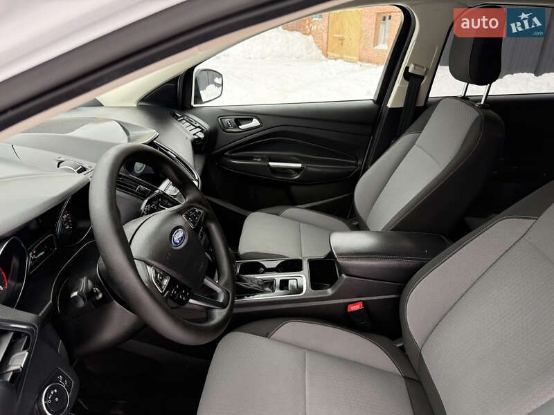 Внедорожник / Кроссовер Ford Escape 2019 в Дубно