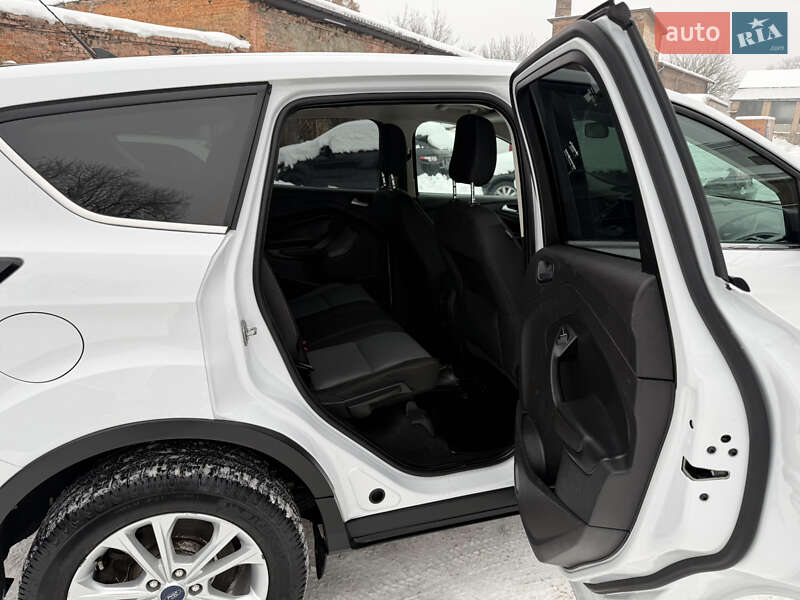 Внедорожник / Кроссовер Ford Escape 2019 в Дубно