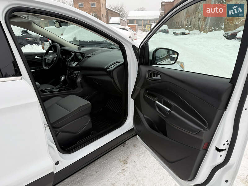 Внедорожник / Кроссовер Ford Escape 2019 в Дубно