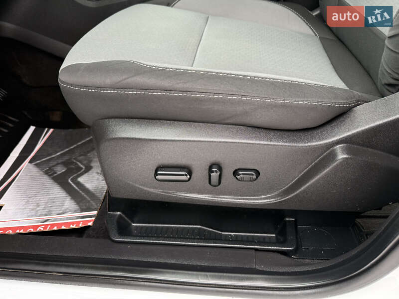 Внедорожник / Кроссовер Ford Escape 2019 в Дубно