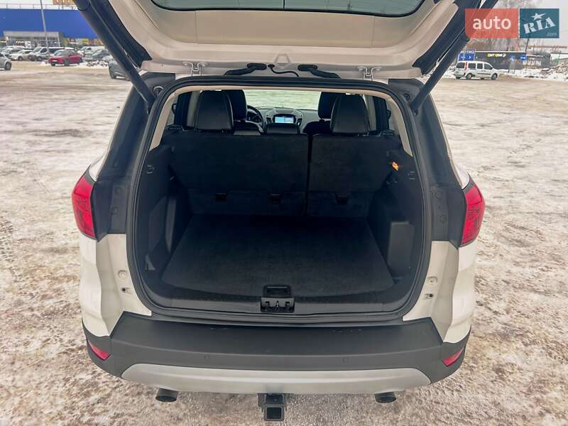 Позашляховик / Кросовер Ford Escape 2019 в Житомирі