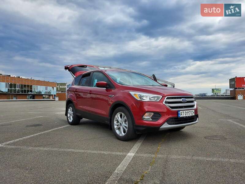 Внедорожник / Кроссовер Ford Escape 2017 в Ивано-Франковске