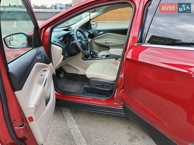 Внедорожник / Кроссовер Ford Escape 2017 в Ивано-Франковске