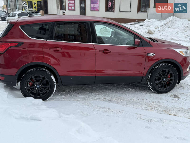 Внедорожник / Кроссовер Ford Escape 2019 в Дубно