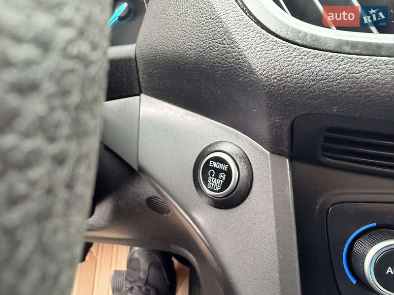 Внедорожник / Кроссовер Ford Escape 2019 в Дубно