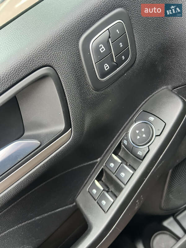 Позашляховик / Кросовер Ford Escape 2021 в Києві