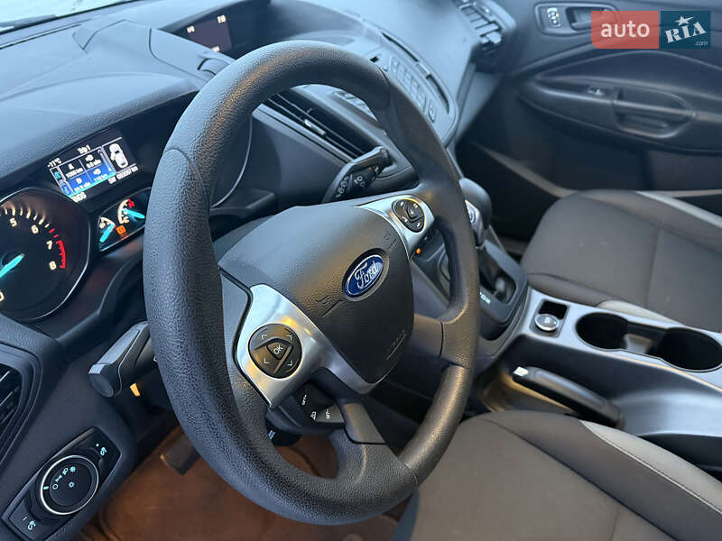 Внедорожник / Кроссовер Ford Escape 2016 в Полтаве