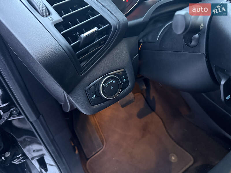 Внедорожник / Кроссовер Ford Escape 2016 в Полтаве