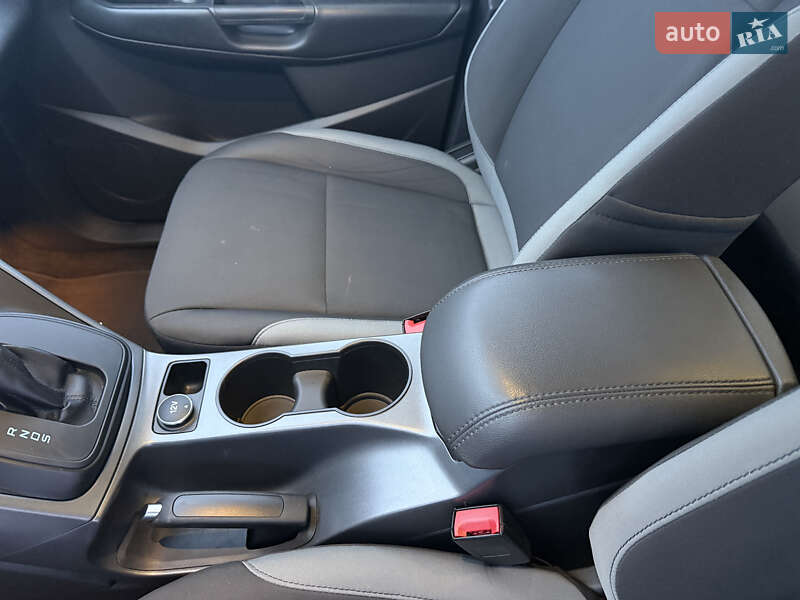 Внедорожник / Кроссовер Ford Escape 2016 в Полтаве