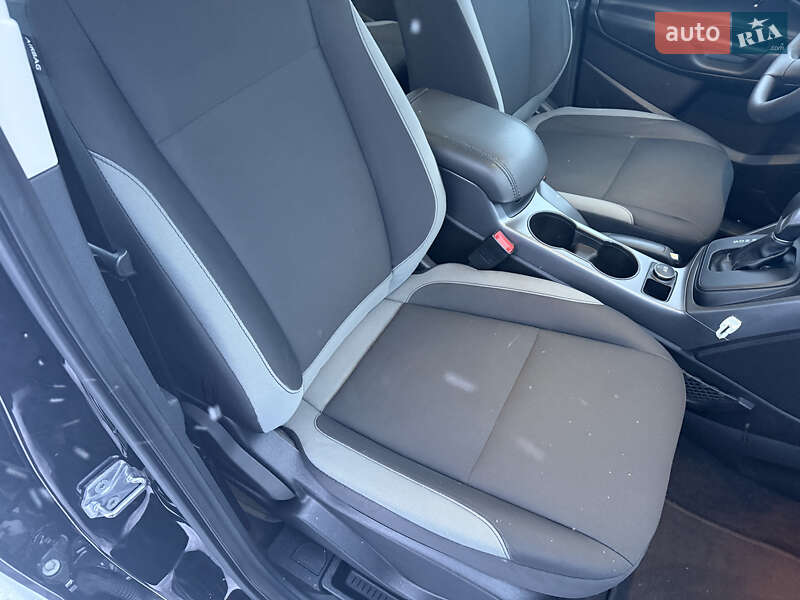 Внедорожник / Кроссовер Ford Escape 2016 в Полтаве