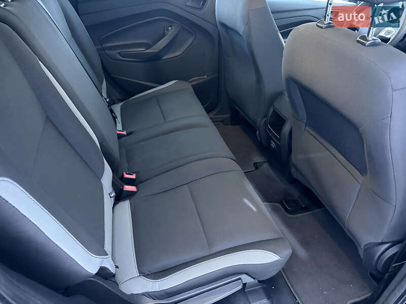 Внедорожник / Кроссовер Ford Escape 2016 в Полтаве