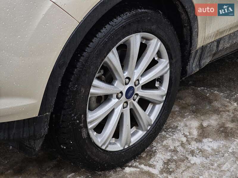 Внедорожник / Кроссовер Ford Escape 2016 в Харькове