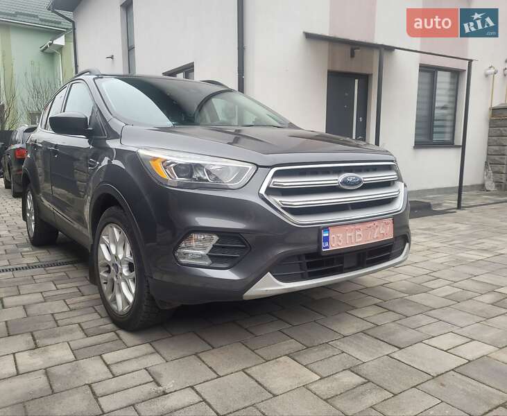 Внедорожник / Кроссовер Ford Escape 2018 в Ровно