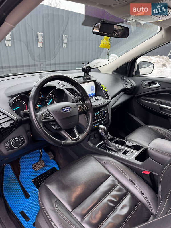 Внедорожник / Кроссовер Ford Escape 2017 в Великих Мостах