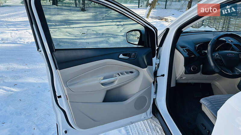 Внедорожник / Кроссовер Ford Escape 2016 в Чернигове