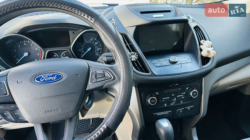 Внедорожник / Кроссовер Ford Escape 2016 в Чернигове