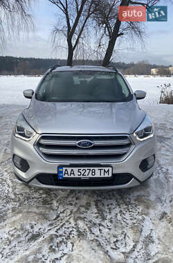 Внедорожник / Кроссовер Ford Escape 2017 в Киеве