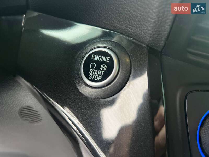 Внедорожник / Кроссовер Ford Escape 2017 в Стрые