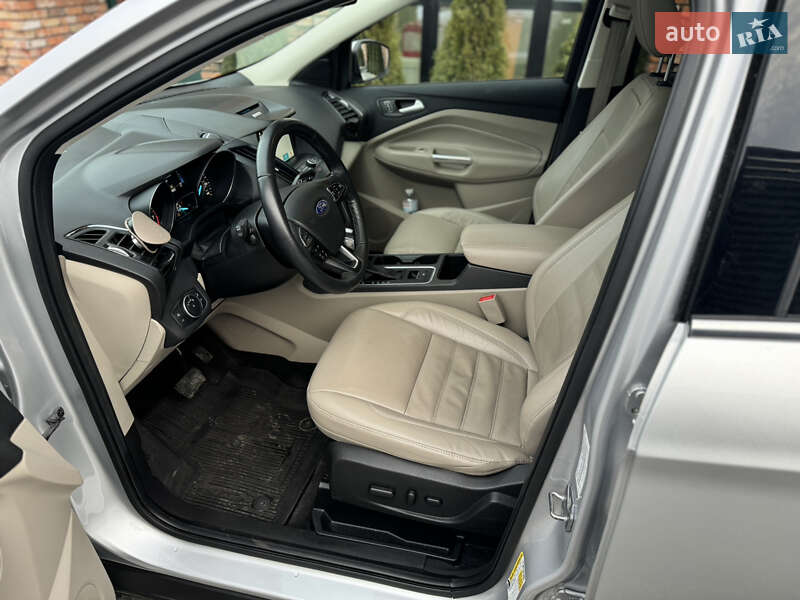 Внедорожник / Кроссовер Ford Escape 2017 в Днепре