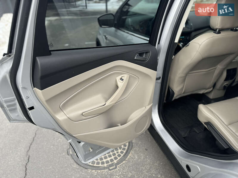 Внедорожник / Кроссовер Ford Escape 2017 в Днепре