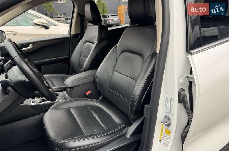 Внедорожник / Кроссовер Ford Escape 2020 в Киеве