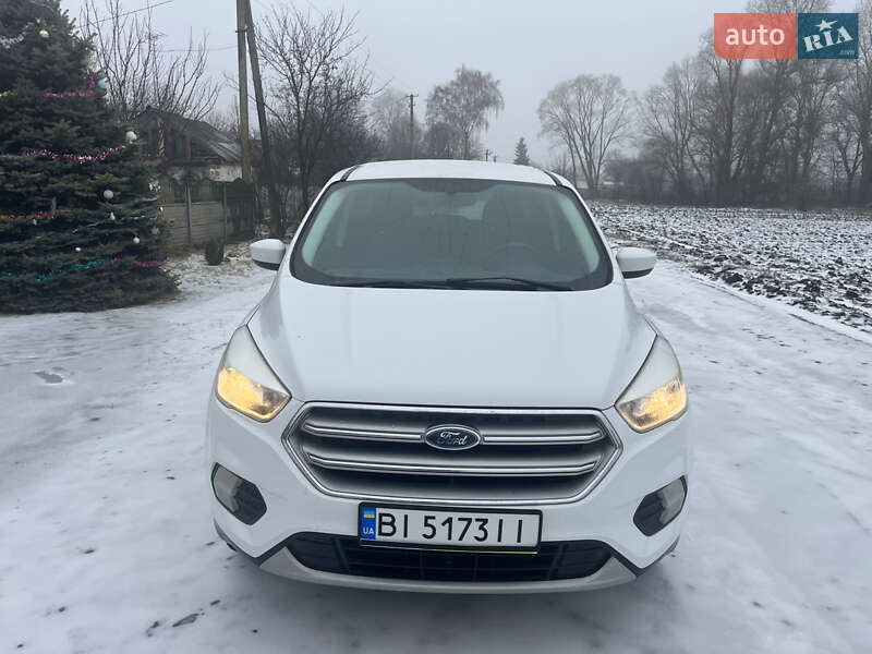Внедорожник / Кроссовер Ford Escape 2017 в Полтаве
