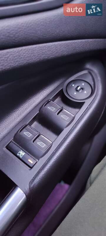 Внедорожник / Кроссовер Ford Escape 2014 в Сумах