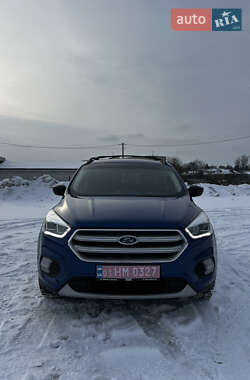 Позашляховик / Кросовер Ford Escape 2017 в Луцьку