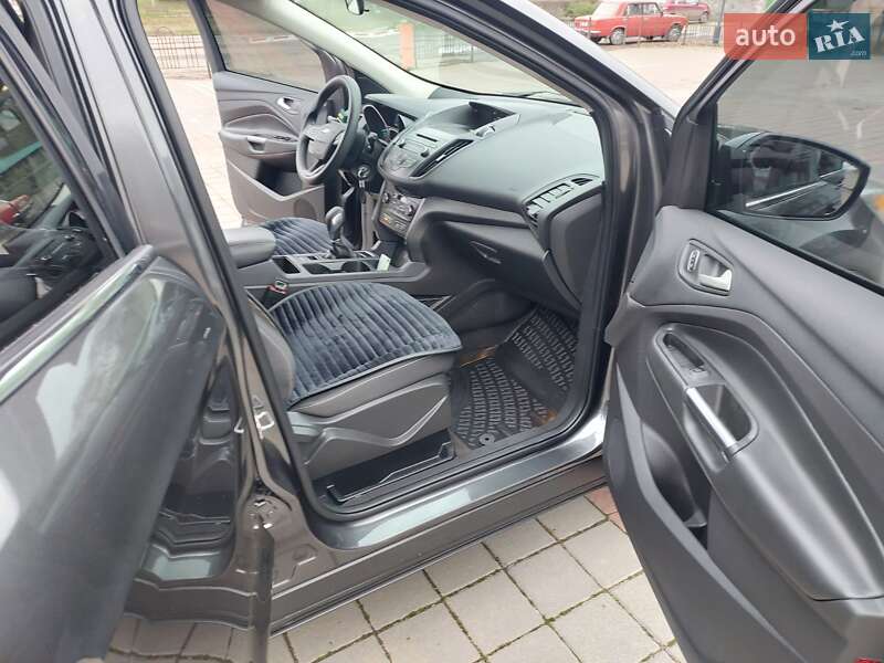 Внедорожник / Кроссовер Ford Escape 2017 в Карловке
