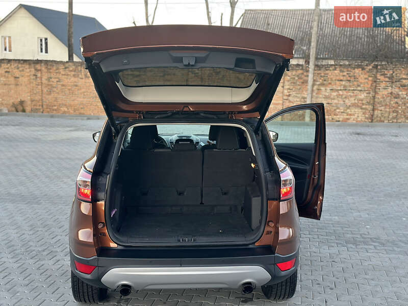 Внедорожник / Кроссовер Ford Escape 2017 в Дубно