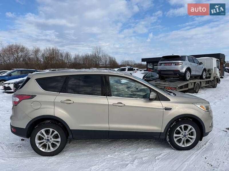 Позашляховик / Кросовер Ford Escape 2017 в Луцьку