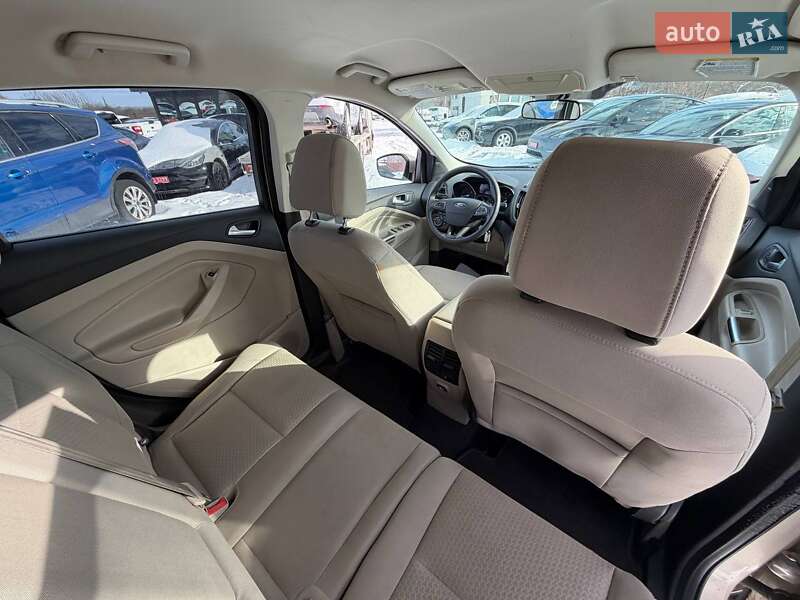 Позашляховик / Кросовер Ford Escape 2017 в Луцьку